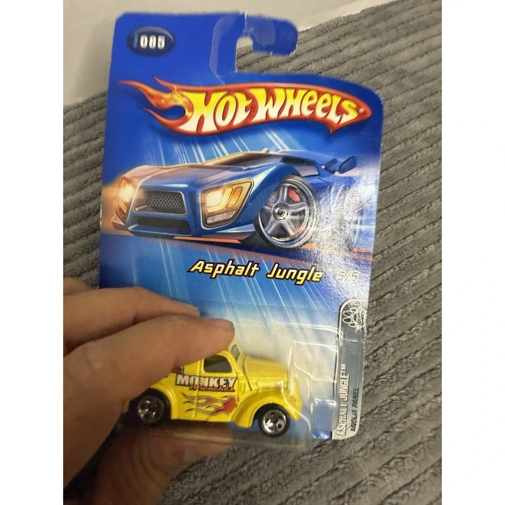 2005 Hot Wheels Asphalt Jungle Anglia Panel # 085